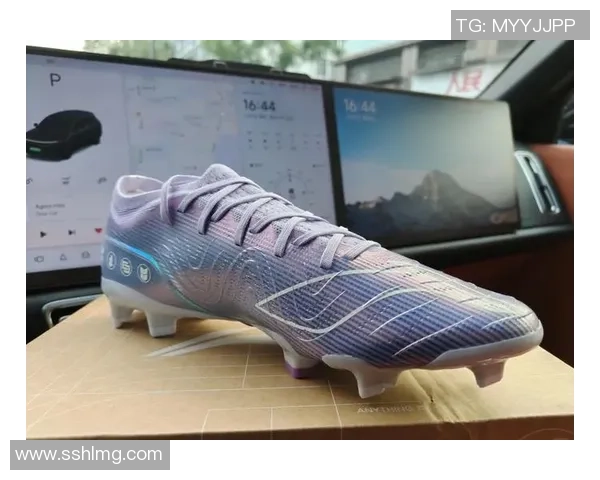 各大足球明星专属足球鞋揭秘及其选择背后的秘密分析